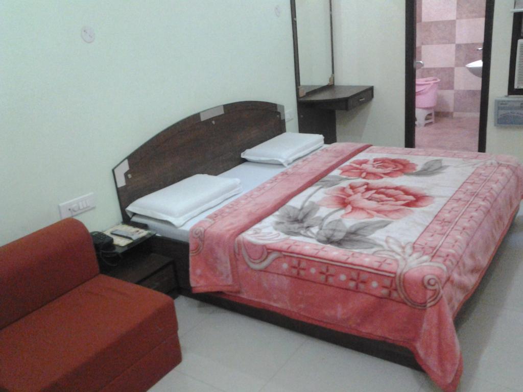 Hotel Holiday Comfort Amritsar Exteriér fotografie